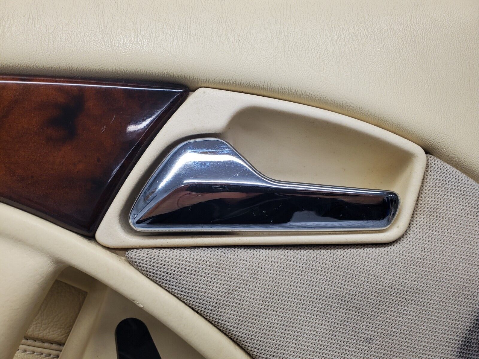 46817 Mercedes-Benz R129 320SL Coupe Left Door Card Beige