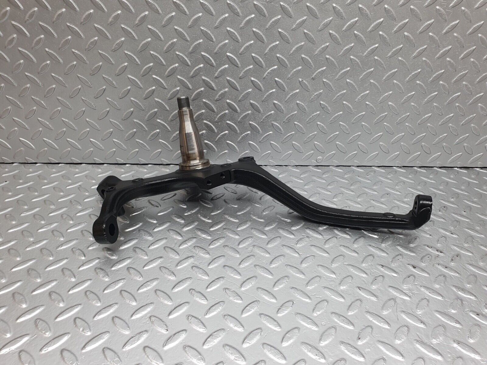 42028 Mercedes-Benz W202 C200 Front Left Steering Knuckle 2021401