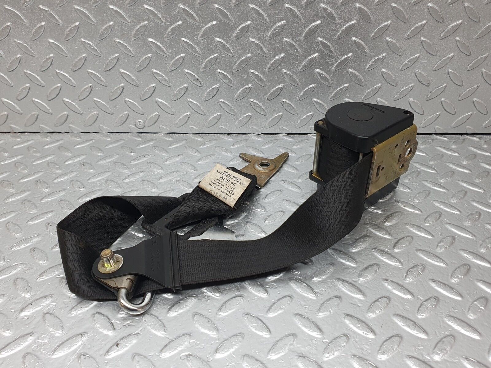 43810 Mercedes-Benz C126 380SEC Coupe Rear Seat Belt Set With Buckles 1268602185 1268602769 1268602869