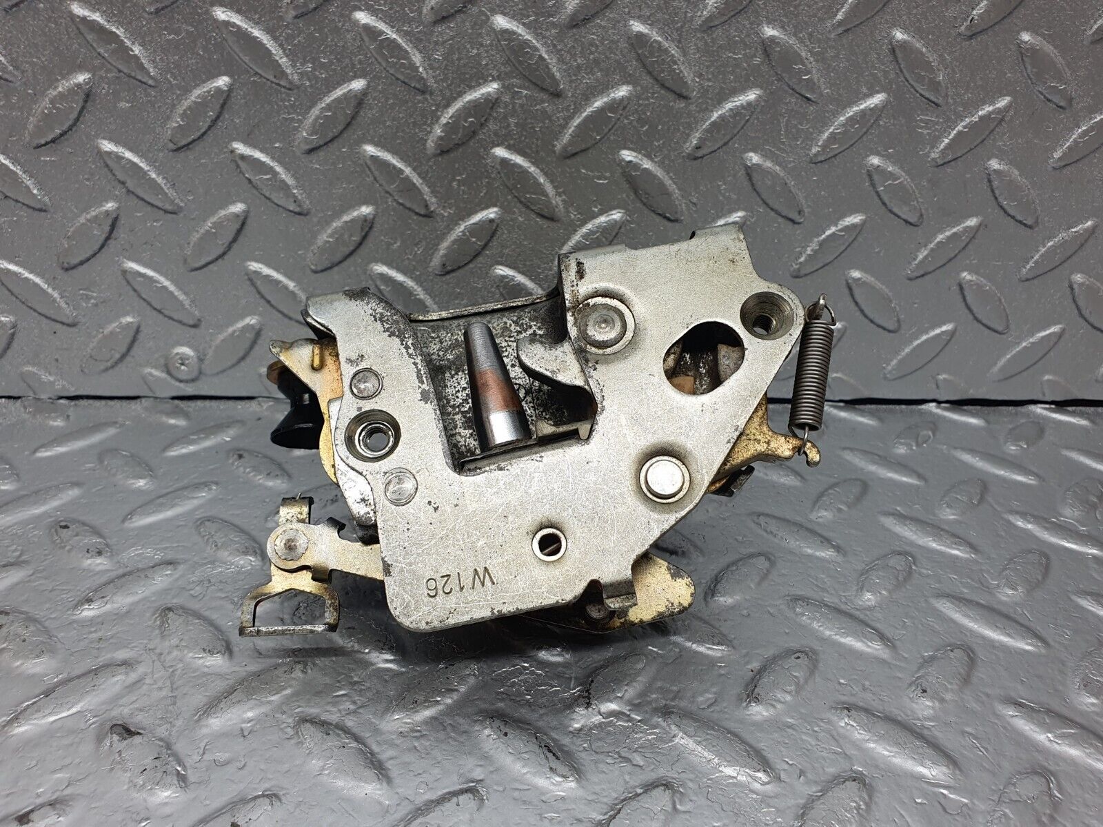 43643 Mercedes-Benz C126 380SEC Coupe Left Door Lock Mechanism