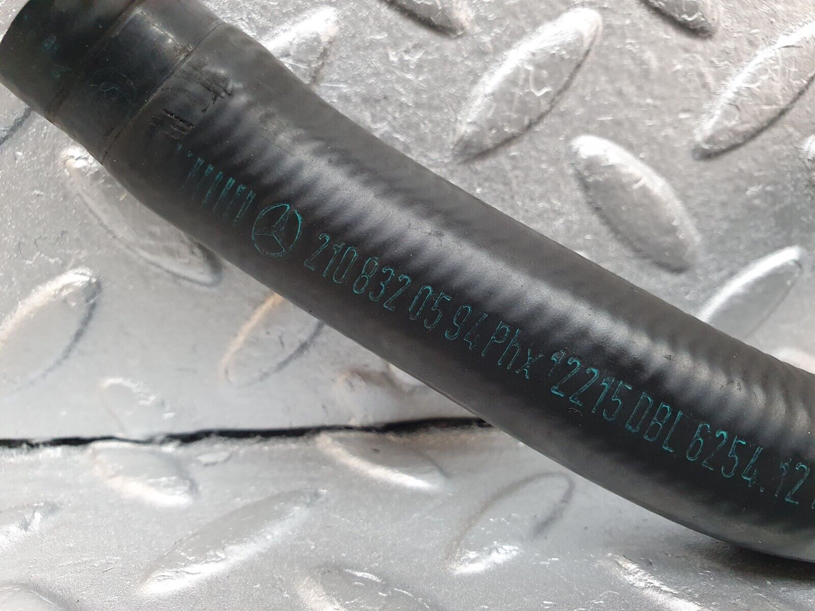 42069 Mercedes-Benz W202 C200 Water Hose Pipe 2028325094 2108320594