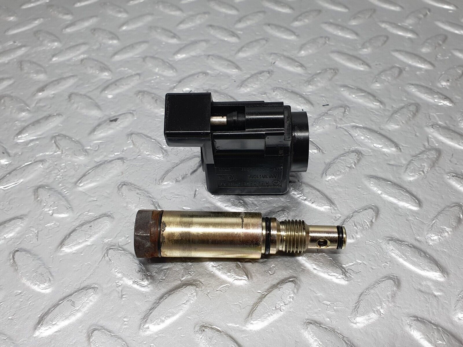 44077 Mercedes-Benz C123 230CE Coupe Automatic Gearbox Solenoid 722.401 0003041990