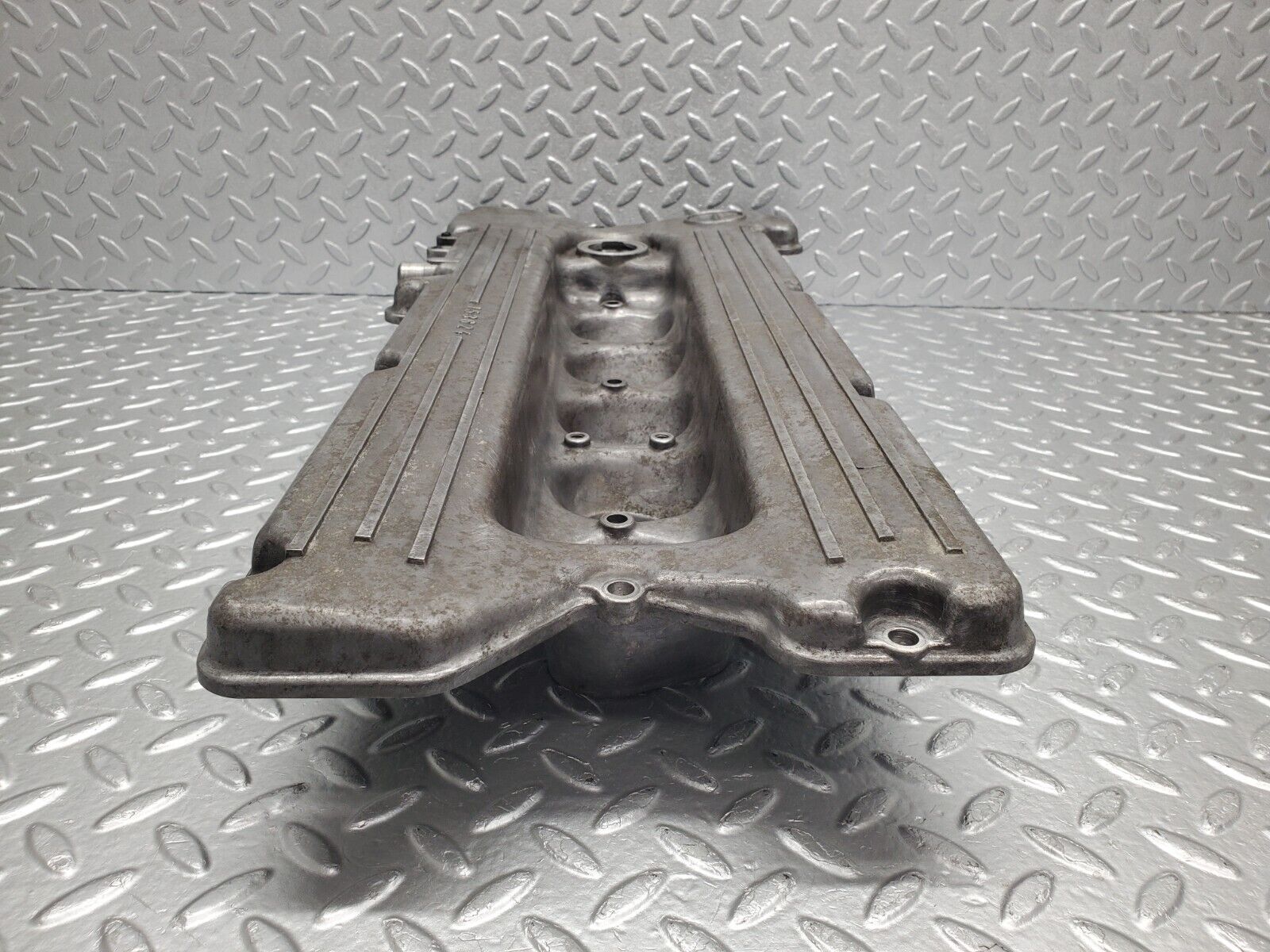 46704 Mercedes-Benz C123 280CE Coupe Cylinder Head Valve Cover 1100160905