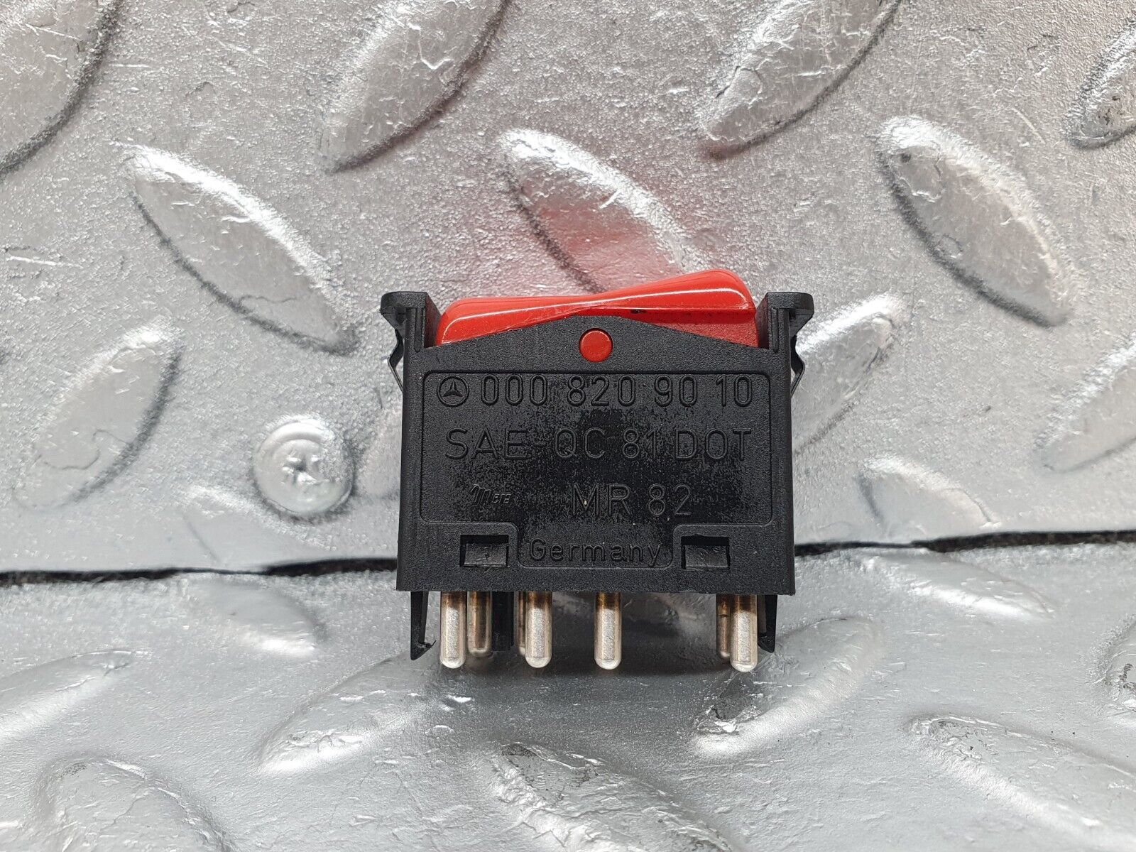 44112 Mercedes-Benz C123 230CE Coupe Hazard Warning Light Switch 0008209010