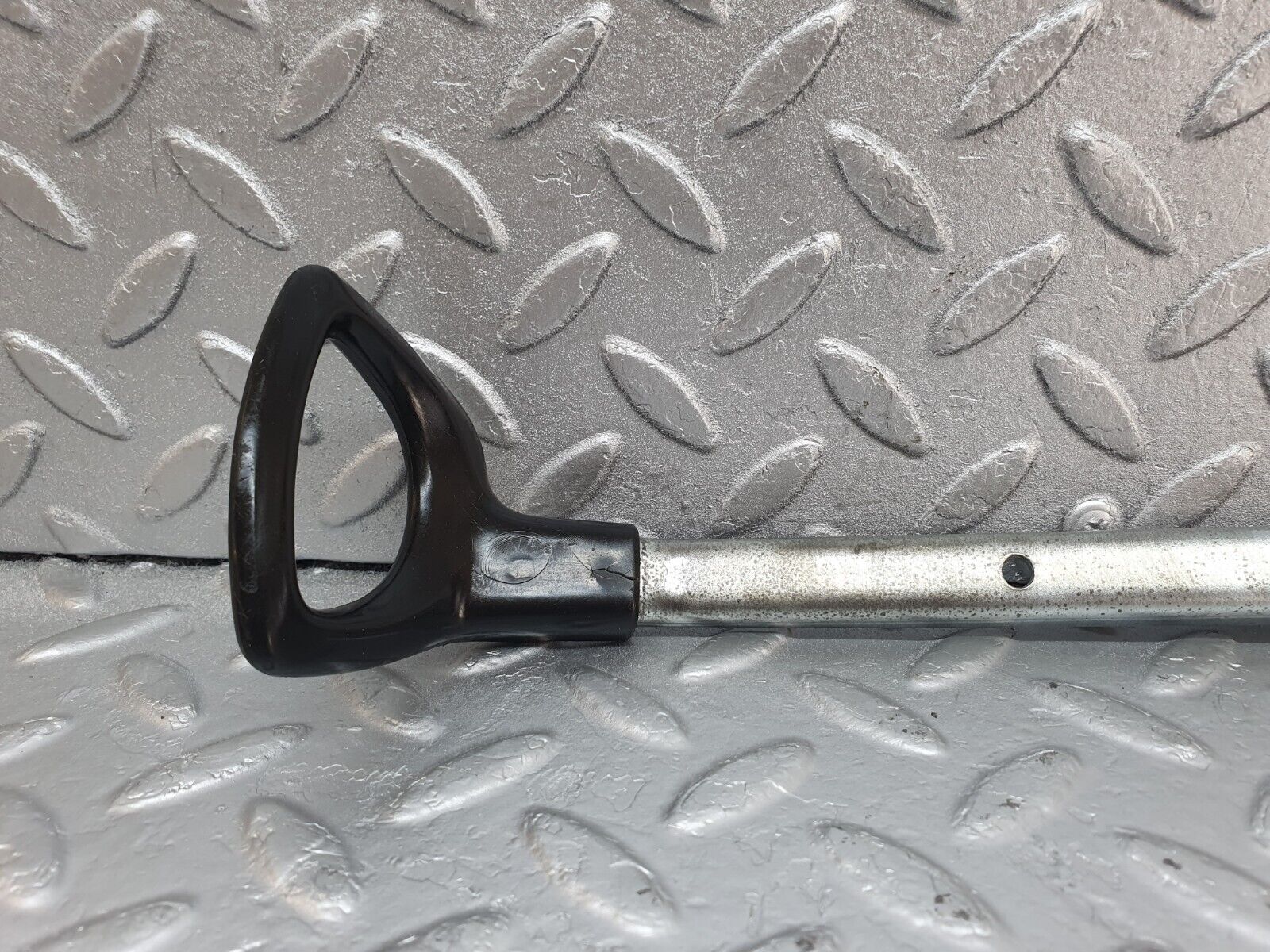 44041 Mercedes-Benz C123 230CE Coupe Front Right Seat Sliding Adjust Handle