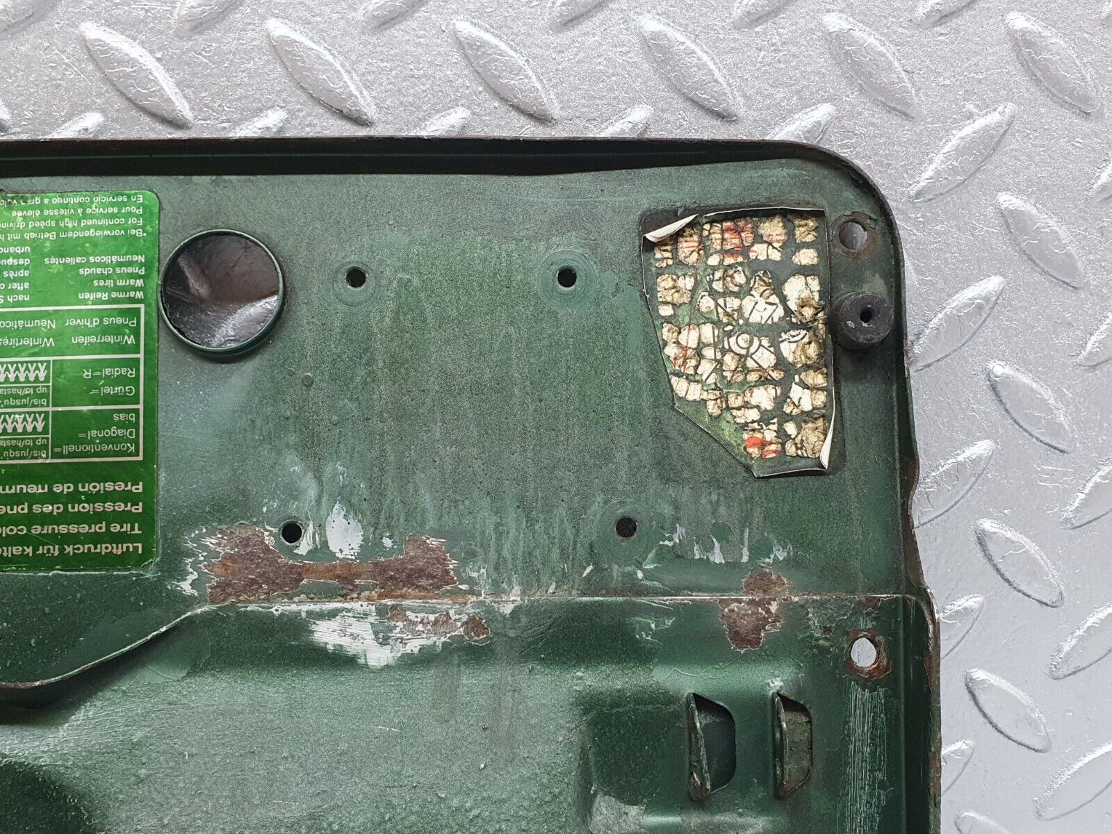 43176 Mercedes-Benz W108 280SE Fuel Tank Flap Cap