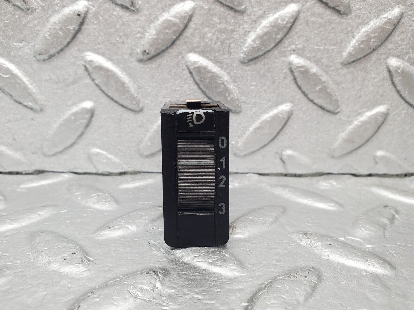 46546 Mercedes-Benz C123 280CE Coupe Headlight Level Switch 0008000473 0307650100