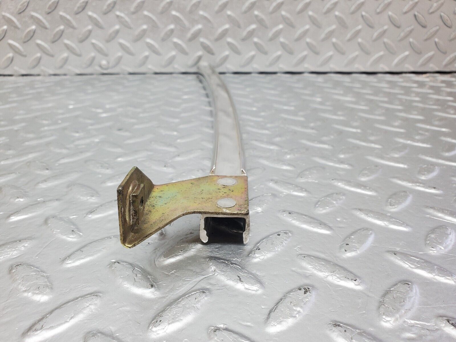 45814 Mercedes-Benz W126 420SE Rear Right Chrome Window Channel 1267300219