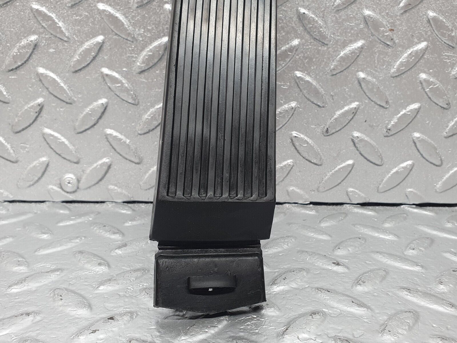 43912 Mercedes-Benz C123 230CE Coupe Accelerator Pedal With Rubber 1233010082