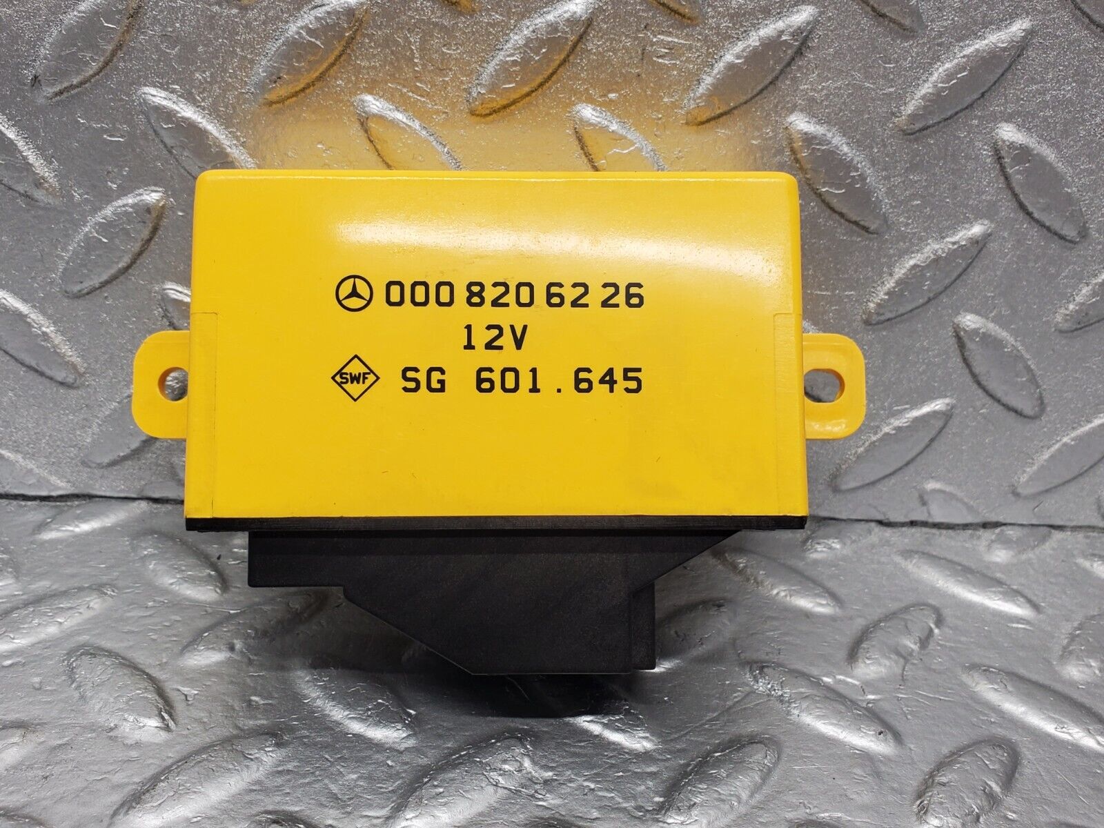 46823 Mercedes-Benz R129 320SL Coupe Heated Seat Control Unit 0008206226