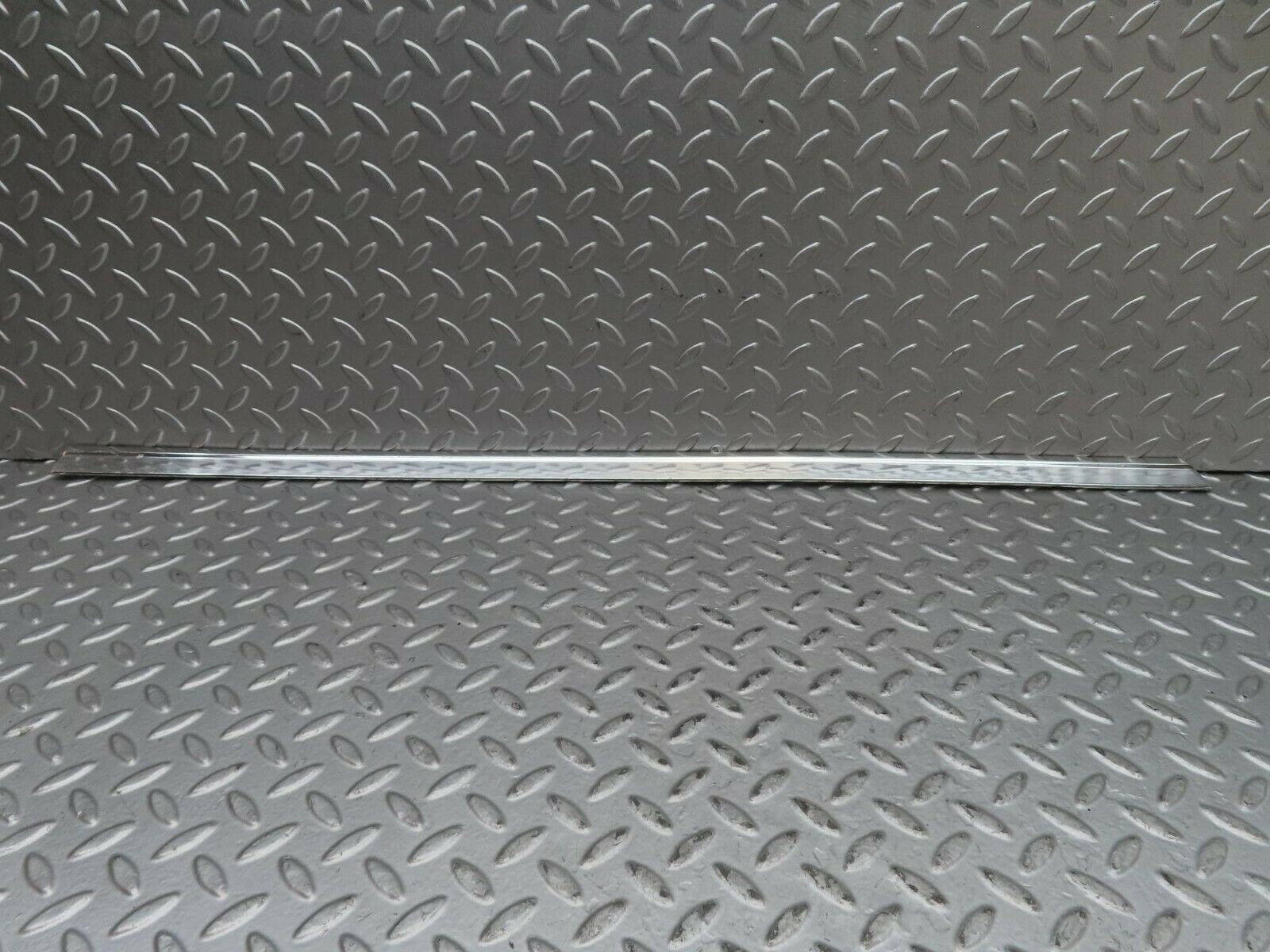 15716 Mercedes-Benz R107 450SL Right Door Chrome Trim