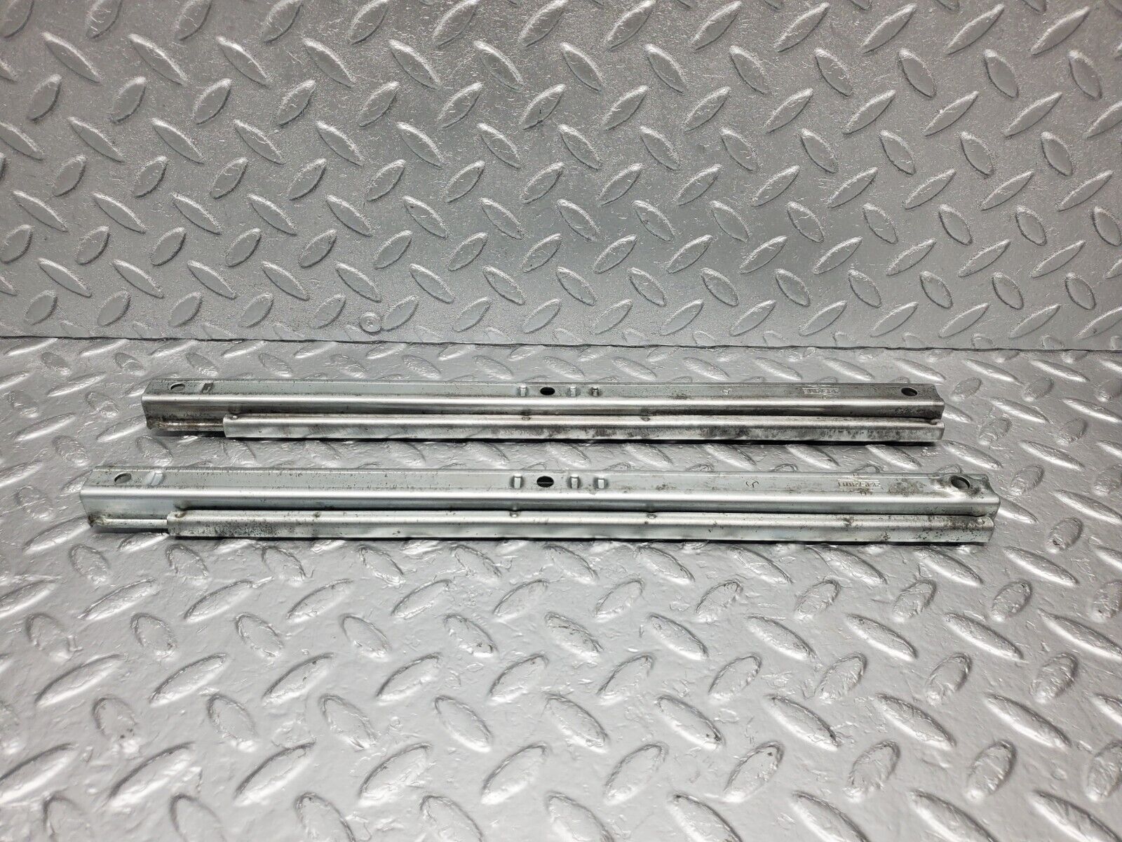 46627 Mercedes-Benz C123 280CE Coupe Front Right Seat Rail Pair