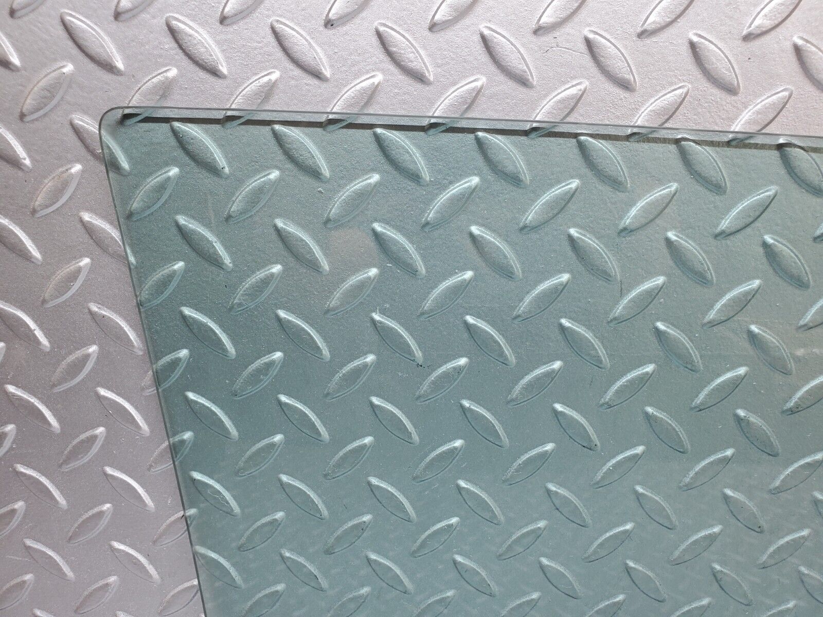 45801 Mercedes-Benz W126 420SE Front Left Door Window Glass