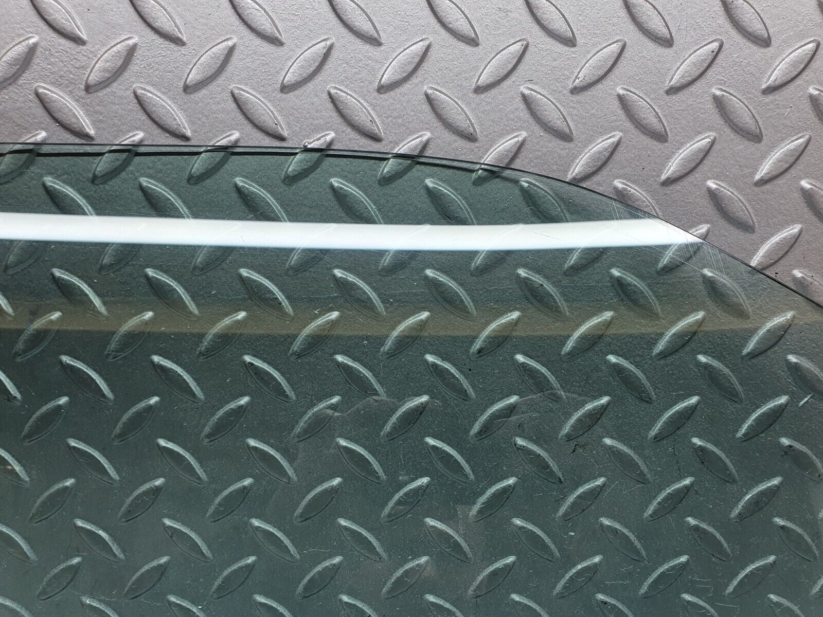 42868 Mercedes-Benz W201 190 2.0L Front Right Door Window Glass