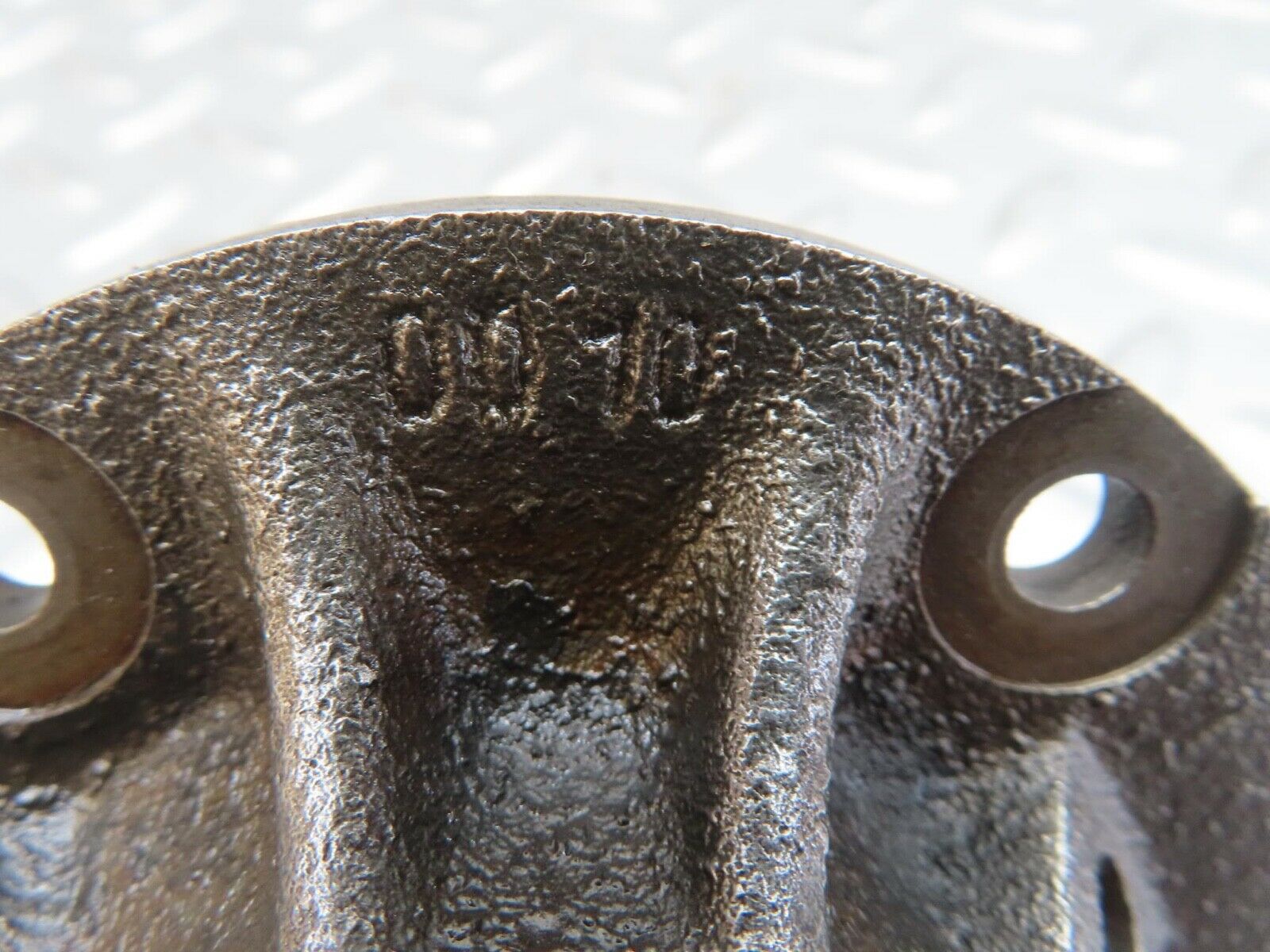 13777 Mercedes-Benz R107 450SL Water Pump 1152010010