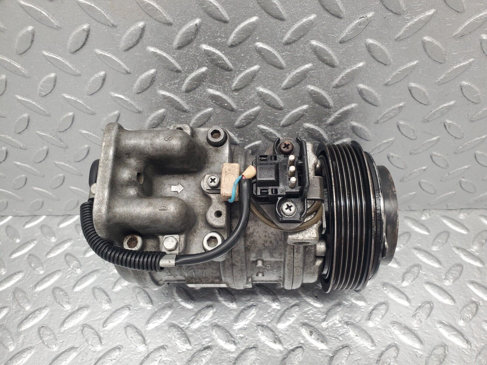 46163 Mercedes-Benz W124 280E Air Conditioning Compressor Denso 0002340111 0002344603 0002300511