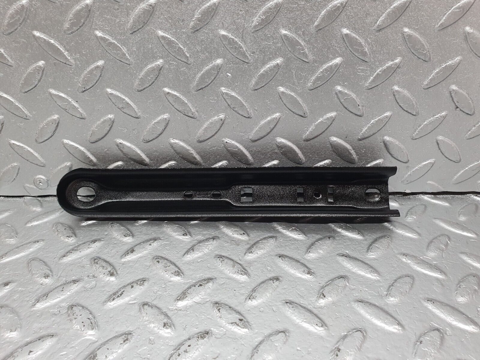 41615 Mercedes-Benz W124 200E Air Intake Manifold Bracket