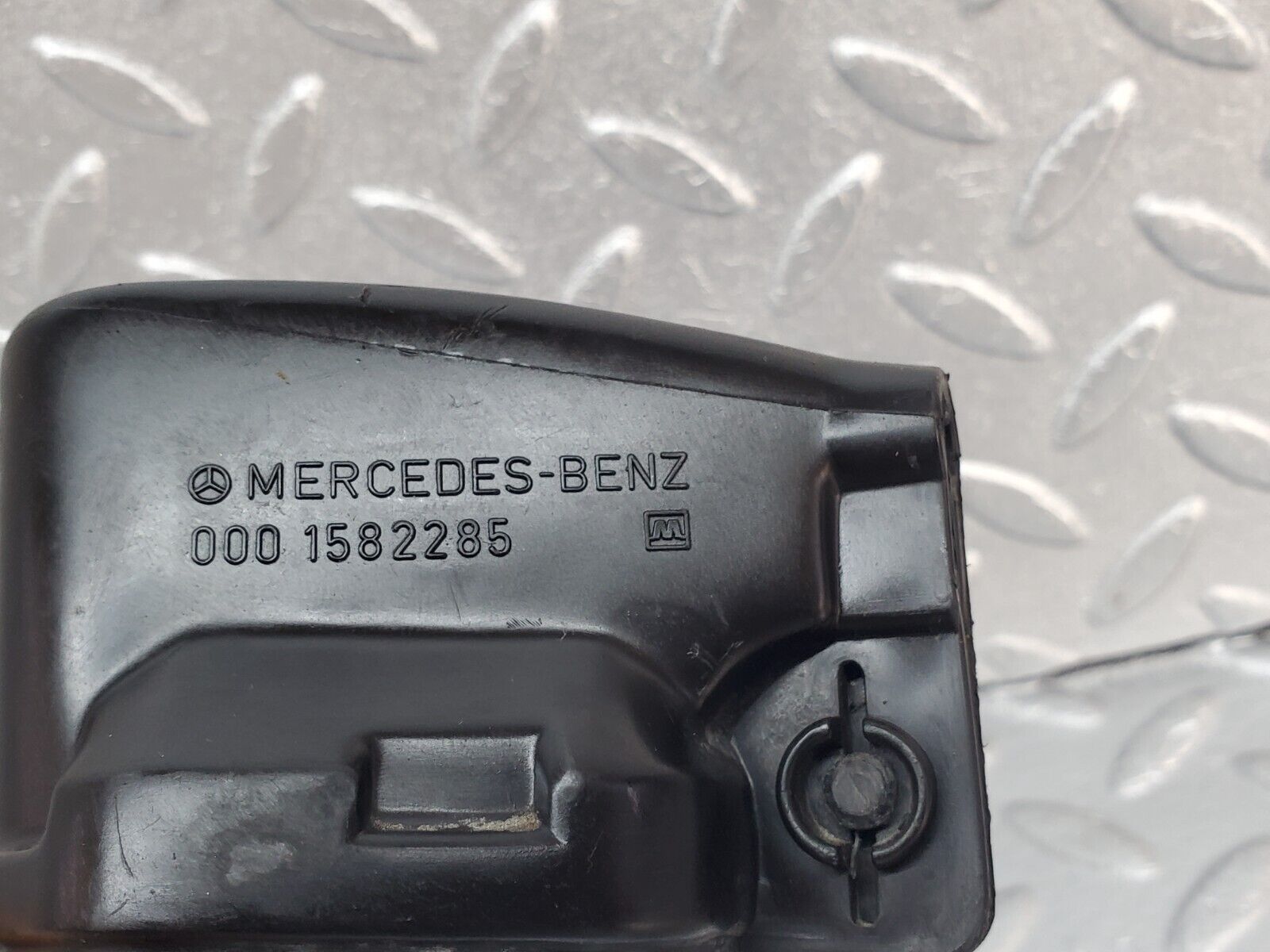 45673 Mercedes-Benz W126 420SE Ignition Coil Cover Cap 0001582285