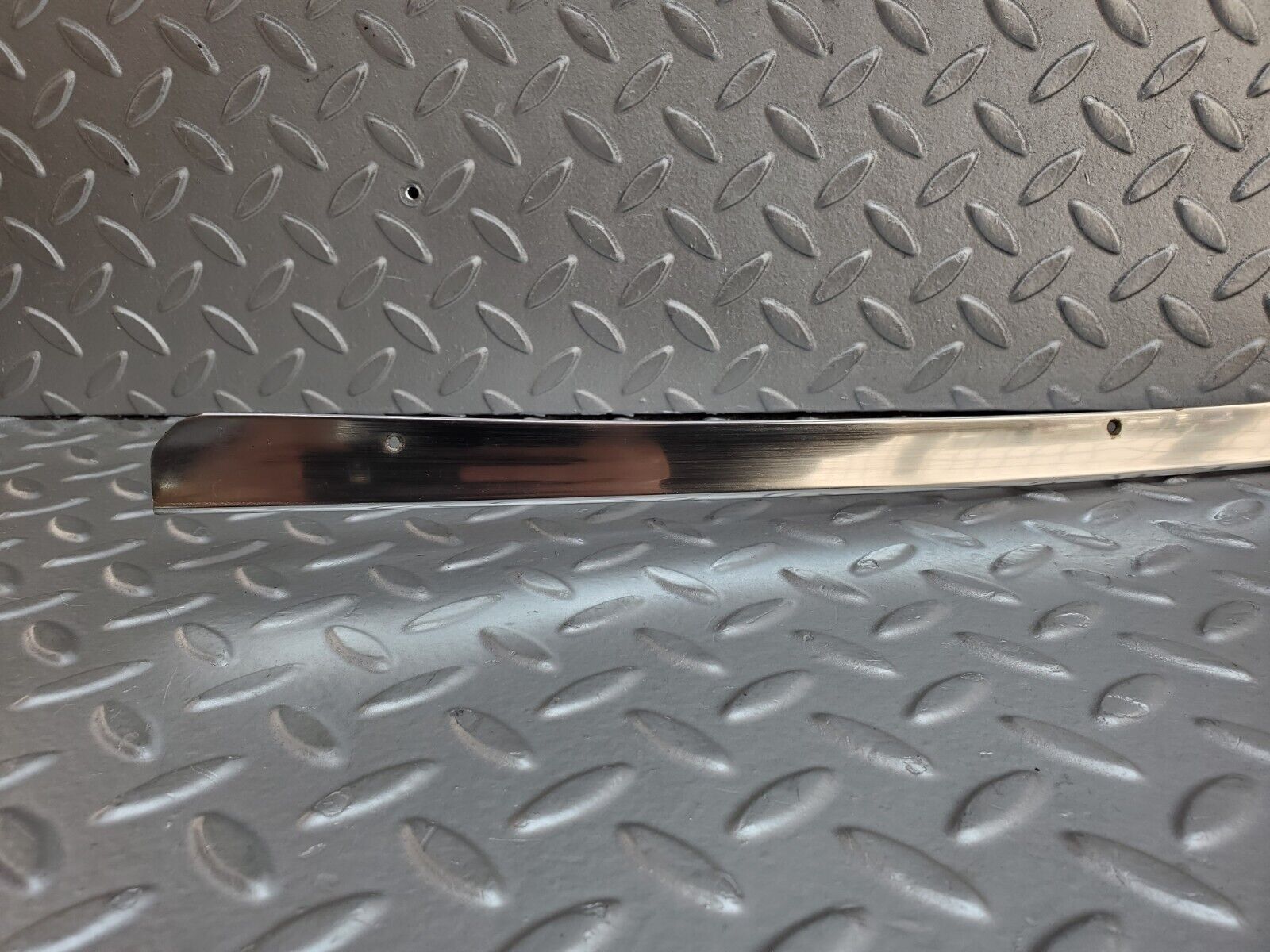 45995 Mercedes-Benz W126 420SE Roof Chrome Trim Right Side