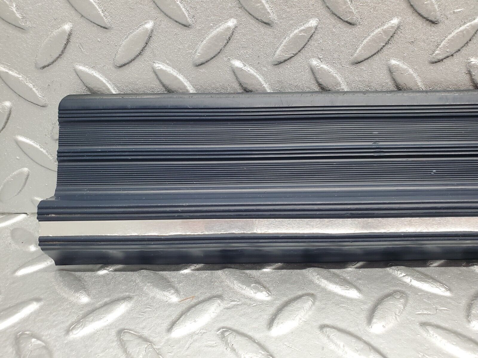 46007 Mercedes-Benz V123 240D LWB Rear Door Sill Trim Blue