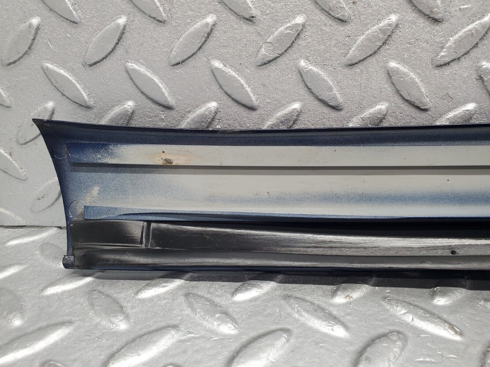 46757 Mercedes-Benz R129 320SL Coupe A Pillar Exterior Trim Right 1296980218 1296980198