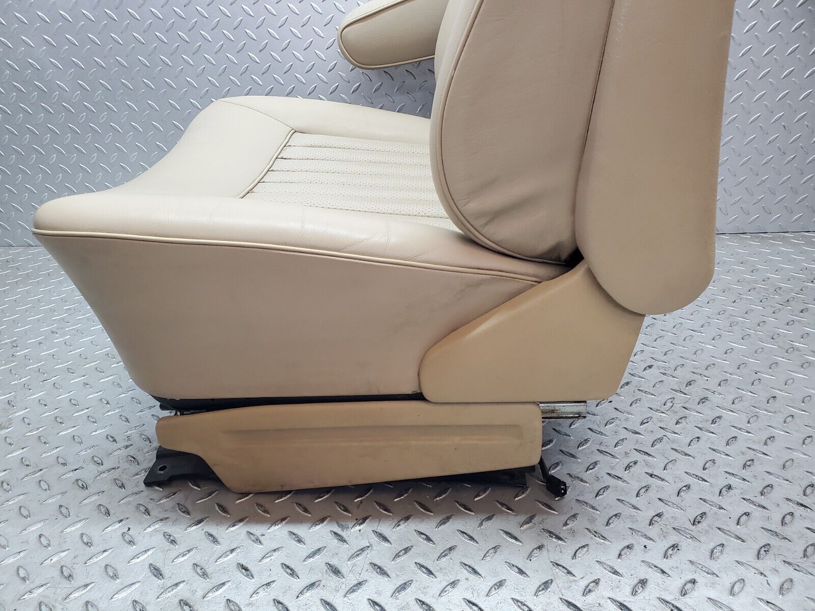 45869 Mercedes-Benz W126 420SE Front Left Electric Seat Leather Beige 1269102650