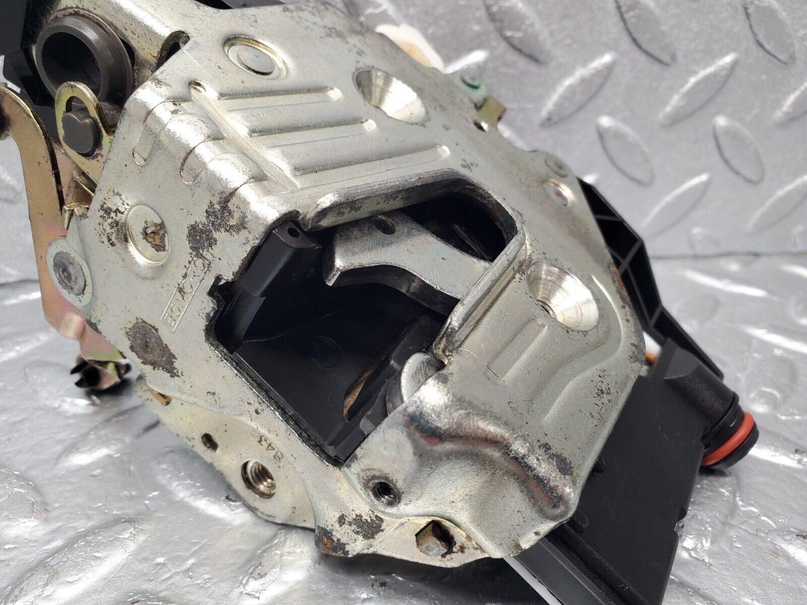 46749 Mercedes-Benz R129 320SL Coupe Right Door Lock Mechanism