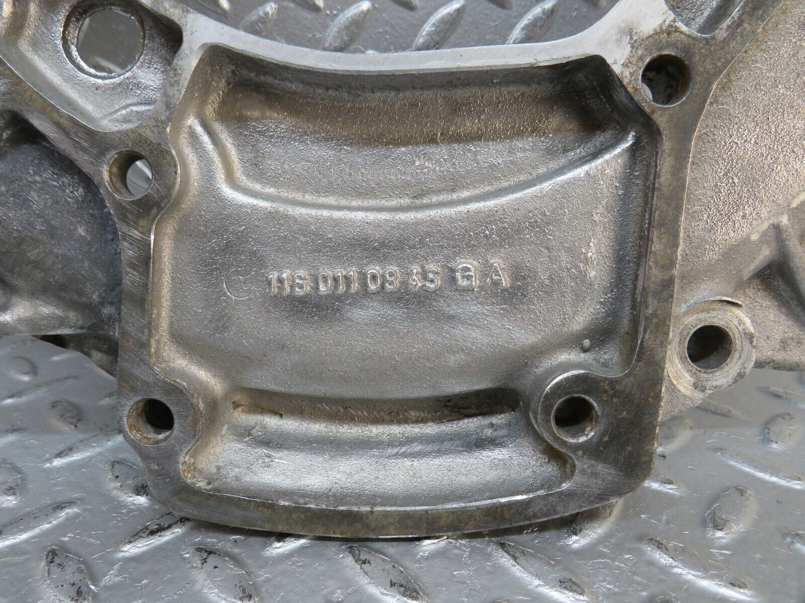 32842 Mercedes-Benz C107 R107 350 V8 Gearbox Flange 1160110845