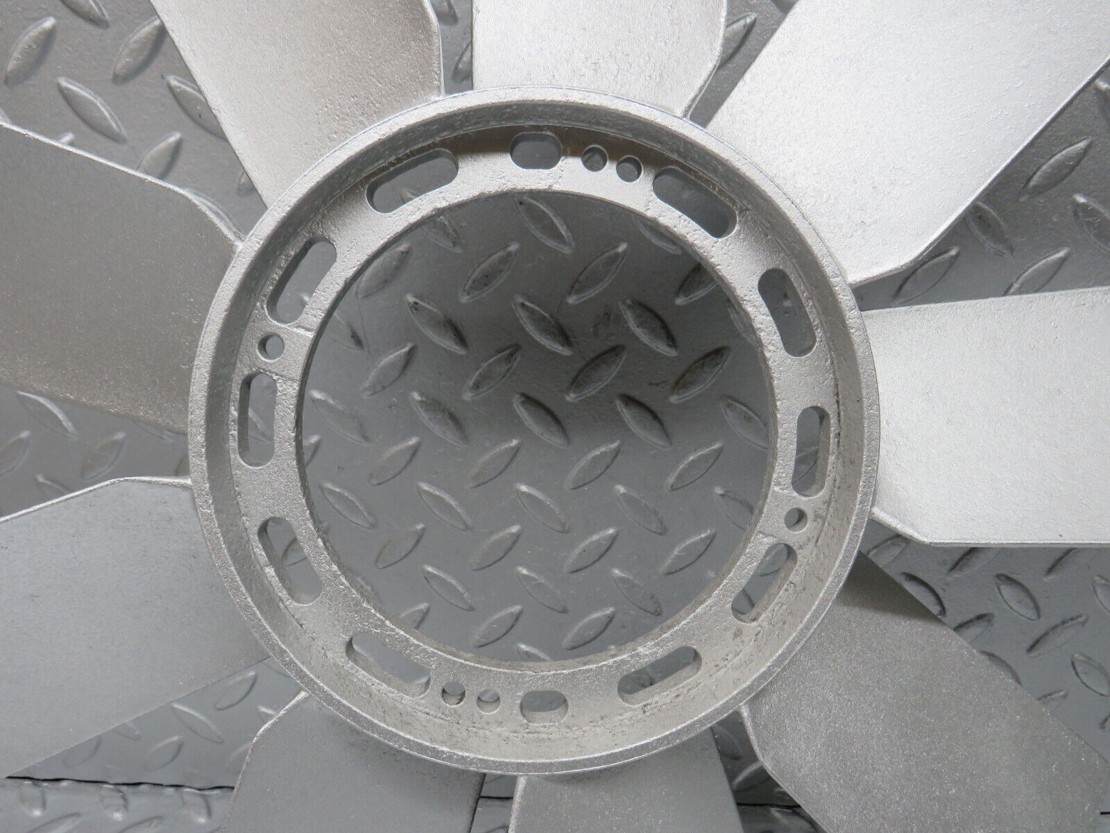 39220 Mercedes-Benz R107 500SL Engine Cooling Fan 1162051906