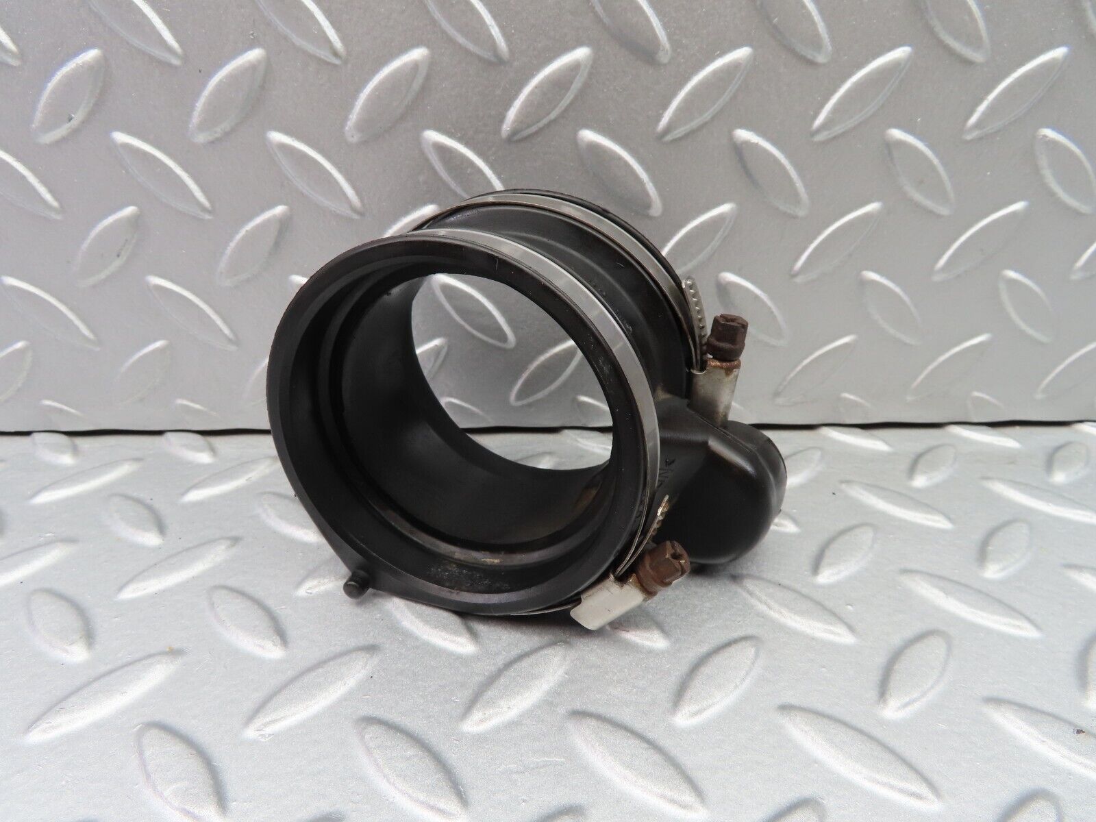 6804 Mercedes-Benz S124 E220 Wagon Air Intake Hose 1111410082