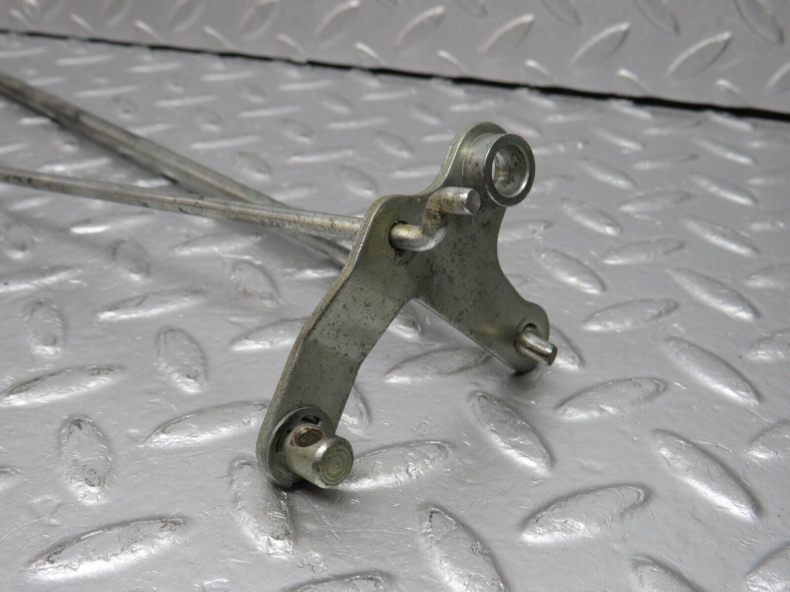 39186 Mercedes-Benz R107 500SL Accelerator Linkage