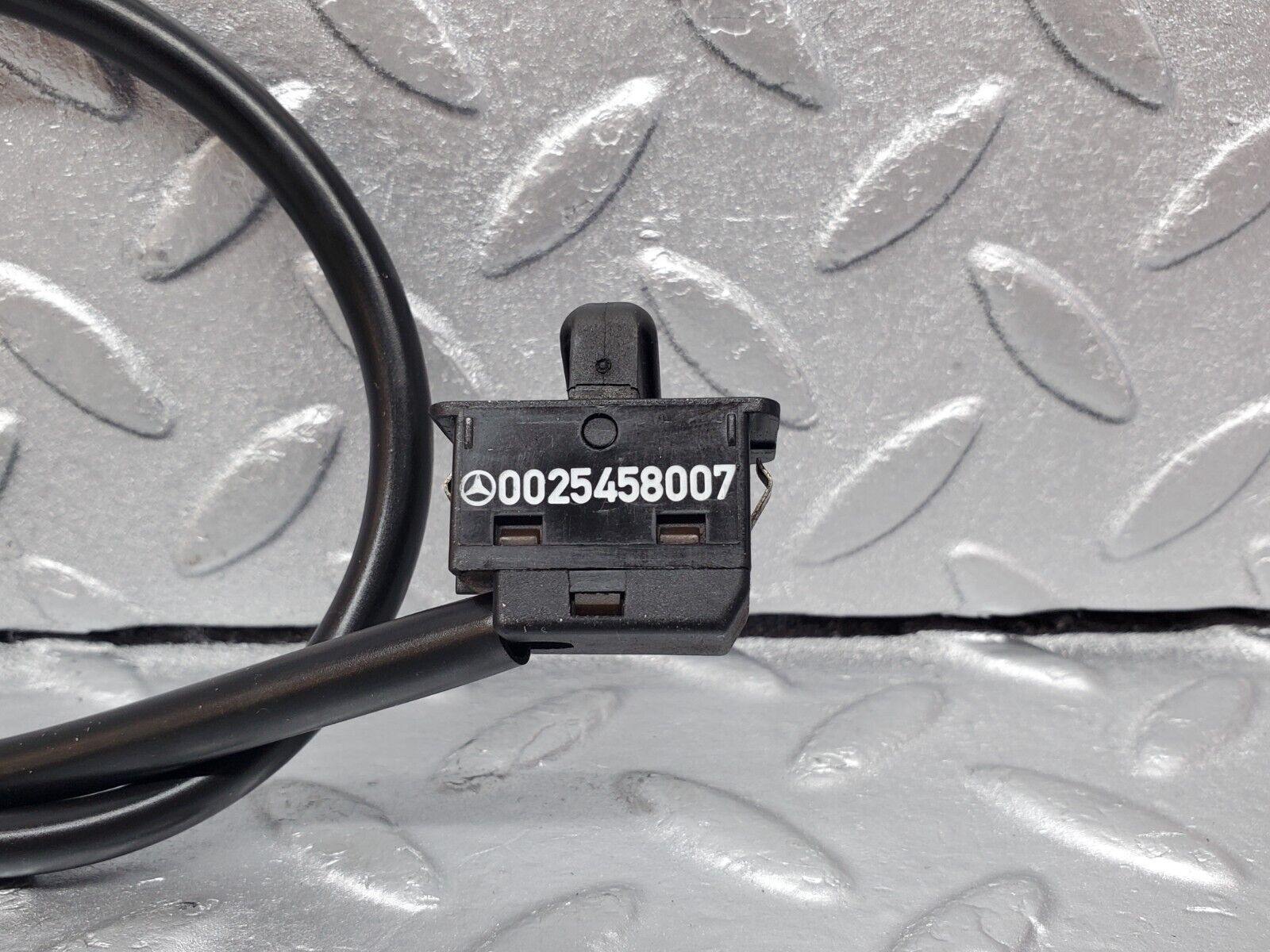 45660 Mercedes-Benz W126 420SE Steering Column Adjustment Switch 0025458007