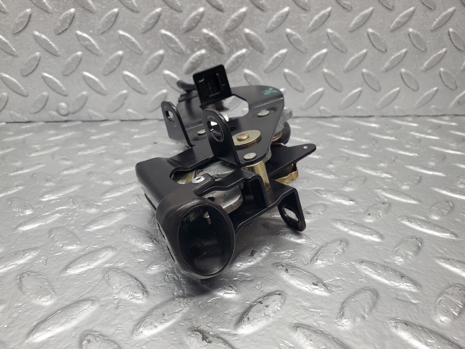 47016 Mercedes-Benz R129 320SL Coupe Rear Right Roof Lock Mechanism 1298001774