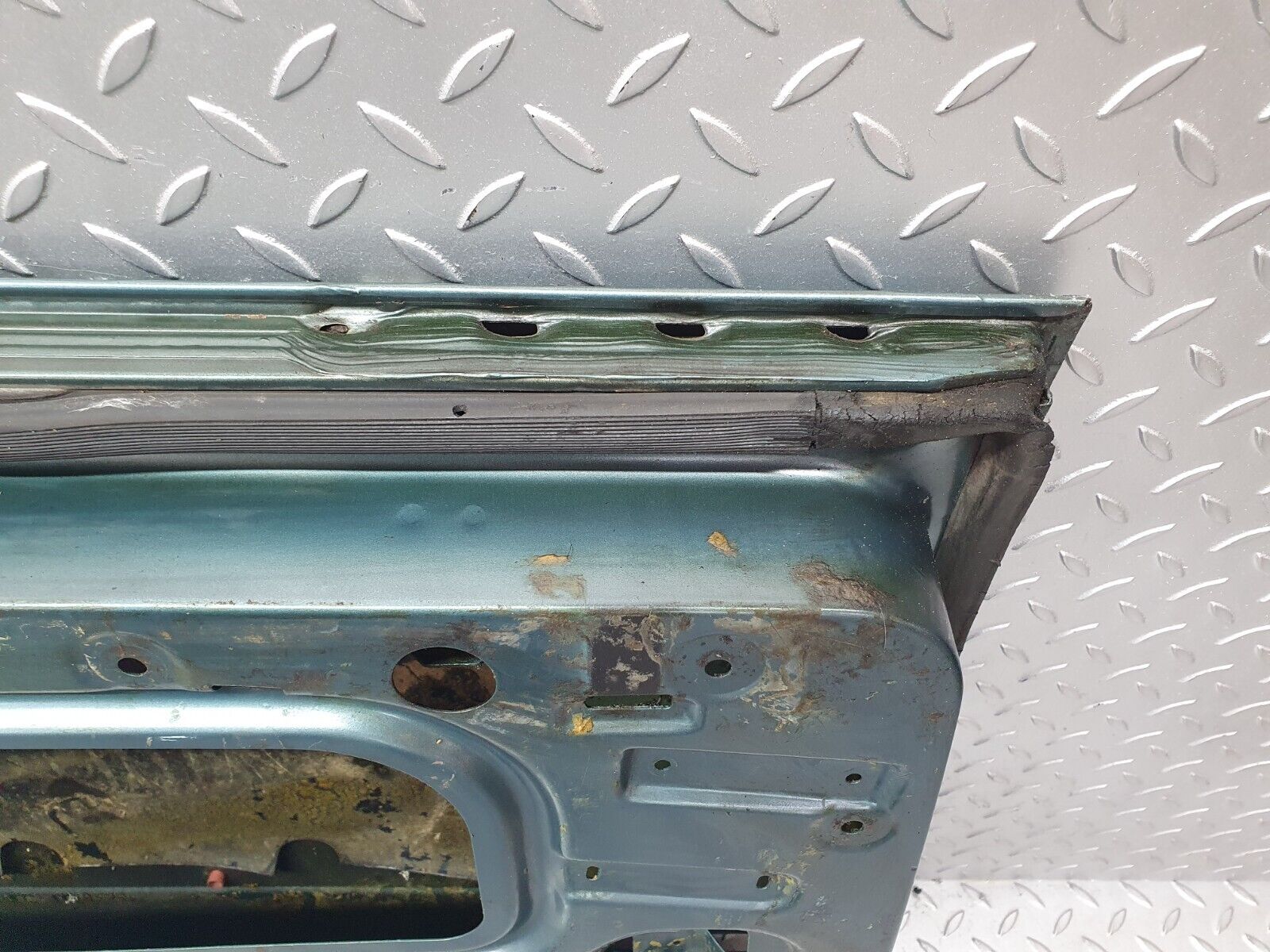 44056 Mercedes-Benz C123 230CE Coupe Left Door