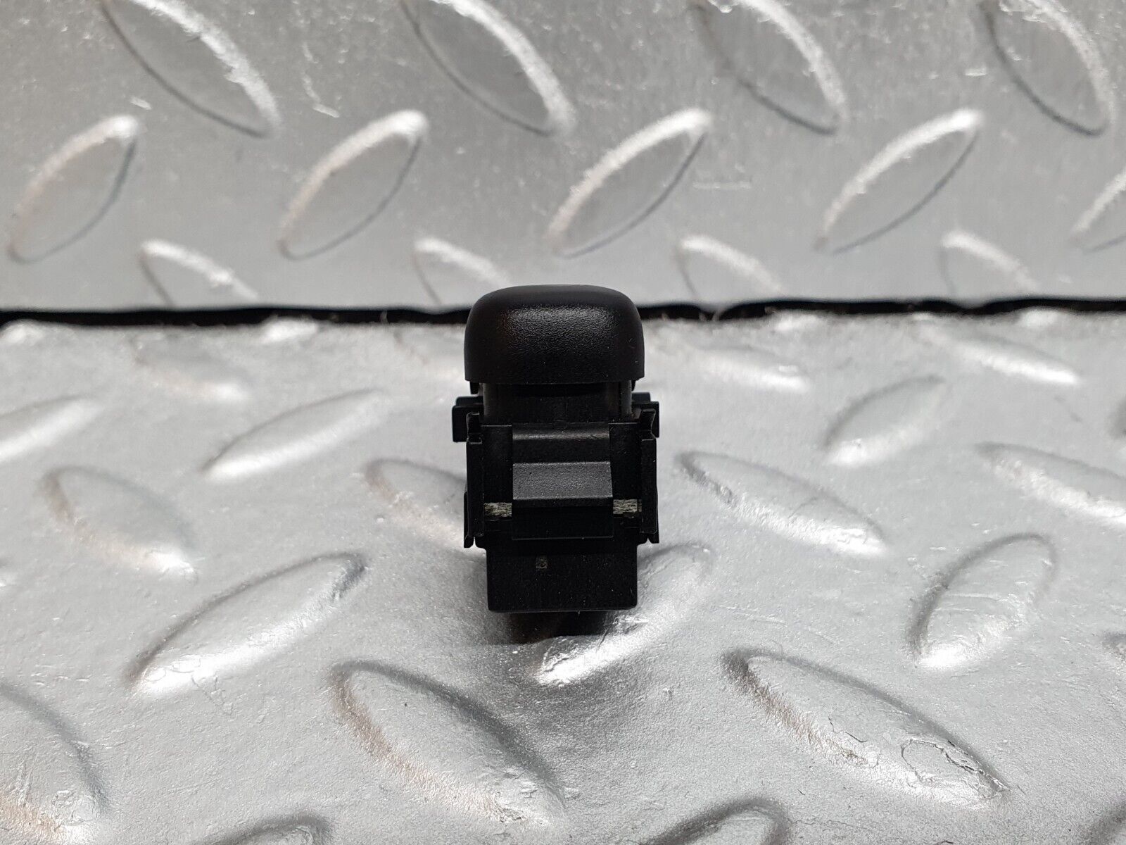 42047 Mercedes-Benz W202 C200 Electric Window Switch 2108208210