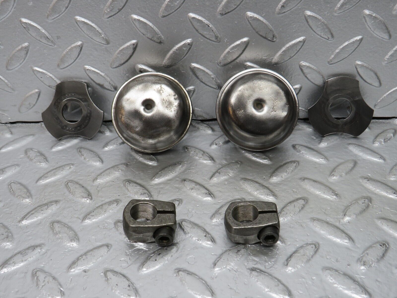 33016 Mercedes-Benz C107 R107 350 V8 Wheel Hub Locking Cap