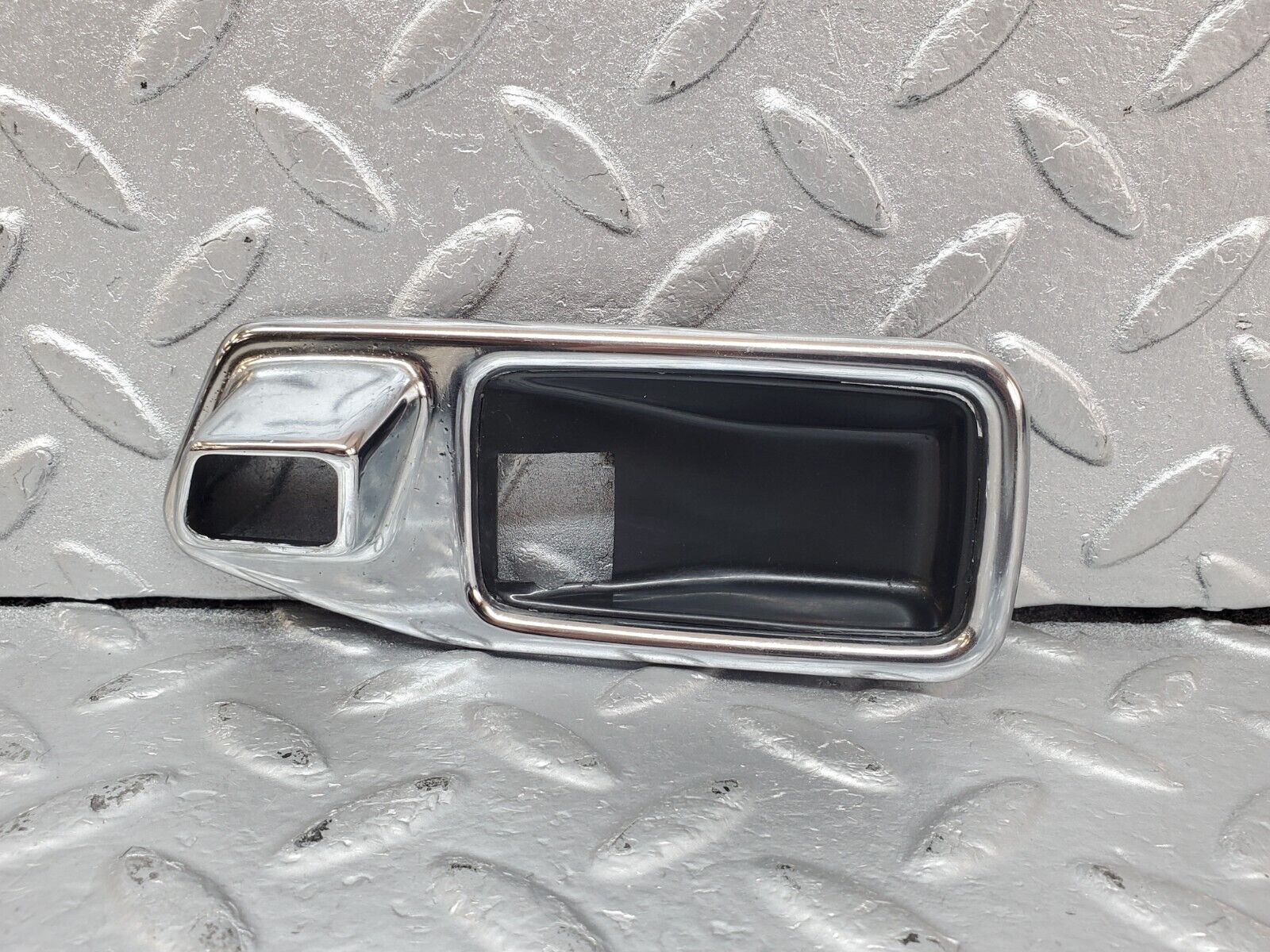 44407 Mercedes-Benz W123 280E Chrome Frame For Door Opener Left 1167660111