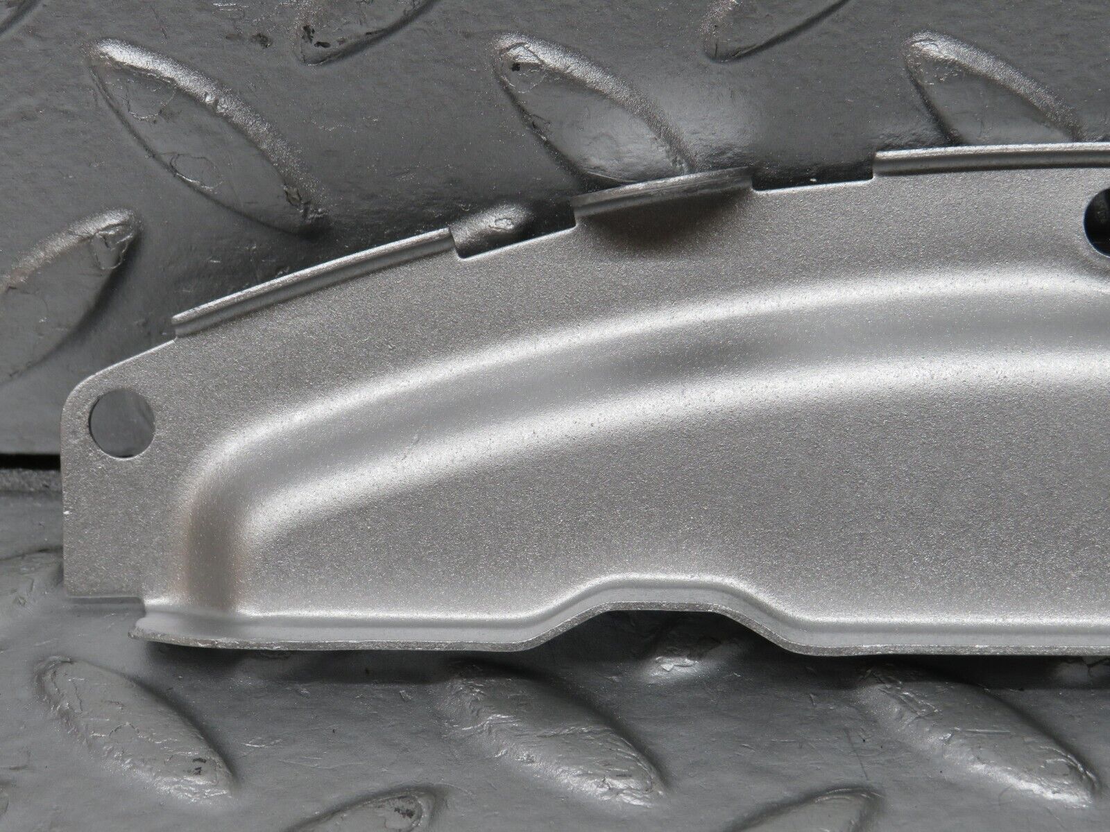 33058 Mercedes-Benz C107 R107 350 V8 Gearbox Flange Cover