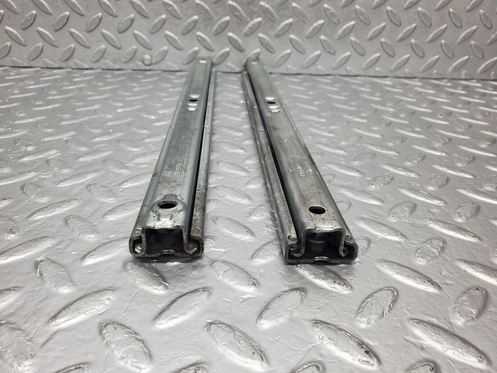 46627 Mercedes-Benz C123 280CE Coupe Front Right Seat Rail Pair