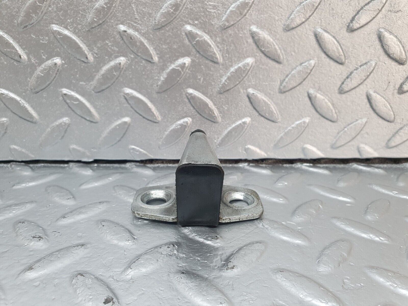 42889 Mercedes-Benz W201 190 2.0L Door Lock Latch