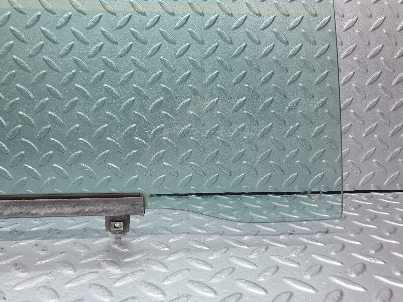 42410 Mercedes-Benz R129 320SL Coupe Right Door Window Glass