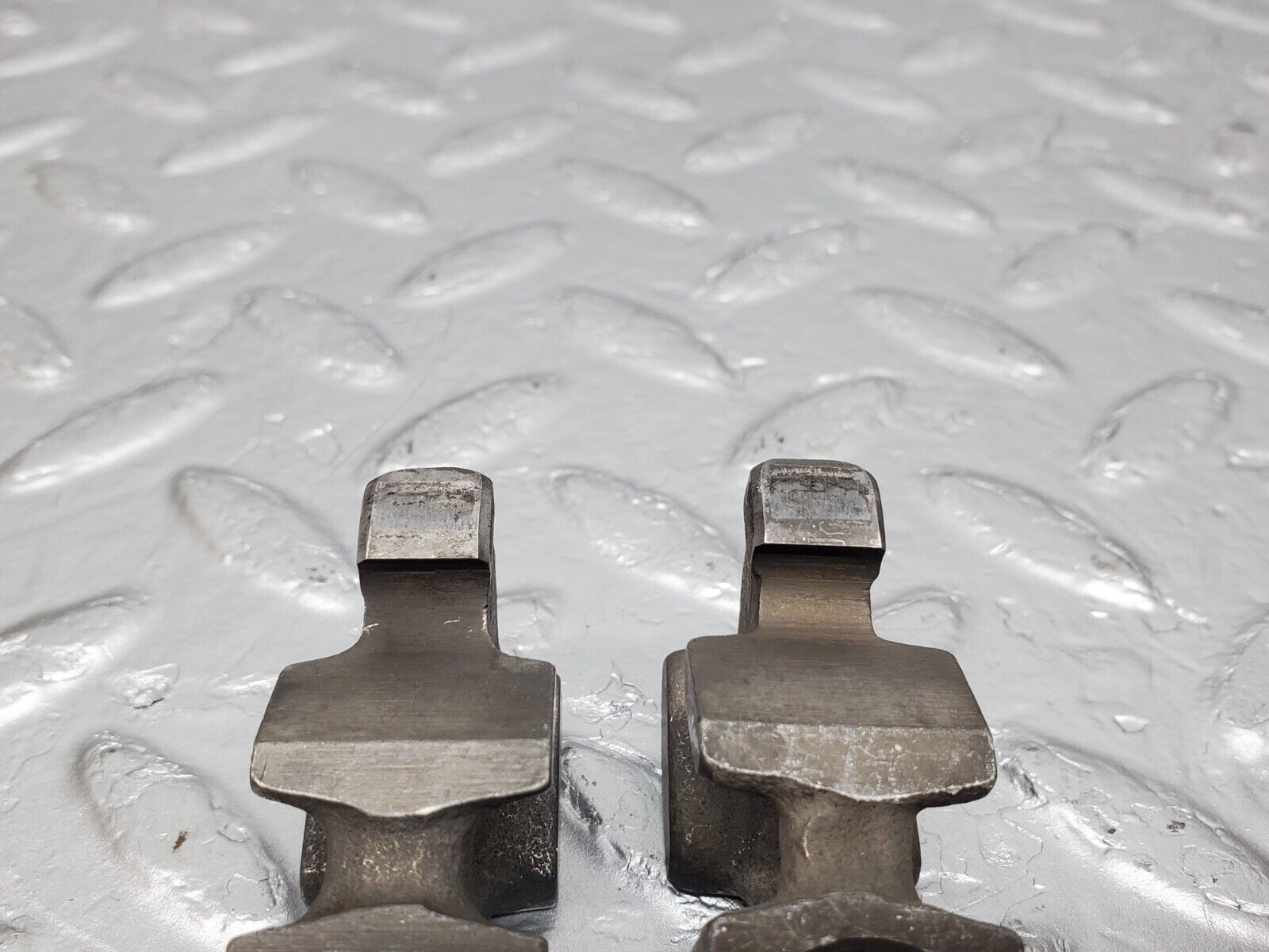 45476 Mercedes-Benz 280E M110.988 Valve Rocker Arm With Retaining Spring