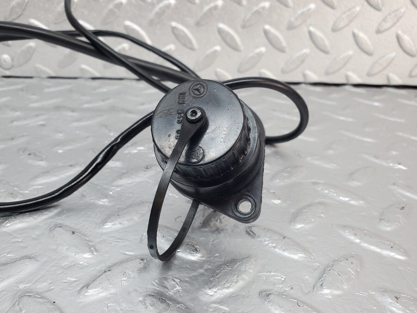 44417 Mercedes-Benz W123 280E Diagnostic Connector 1235450003