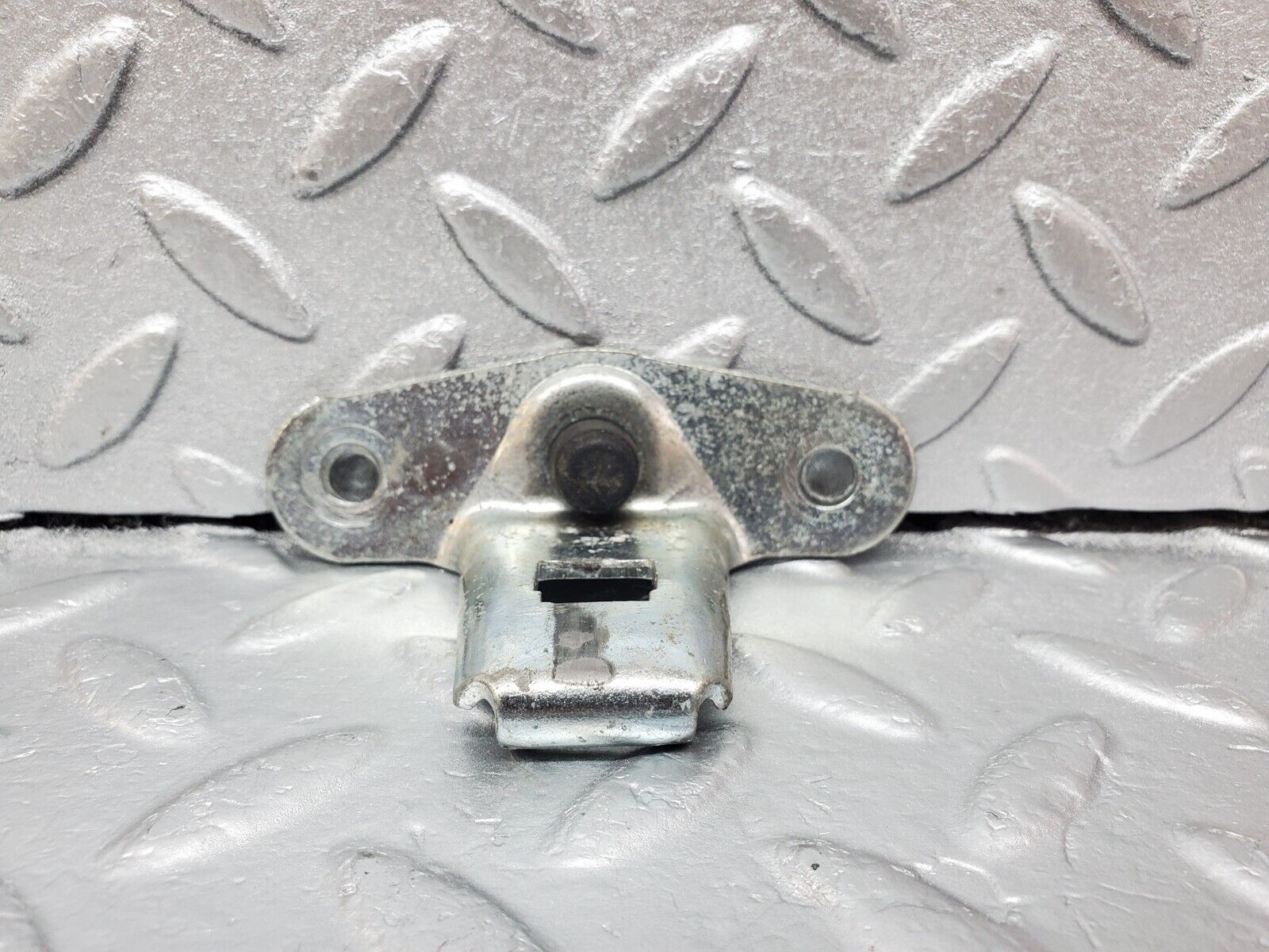 45650 Mercedes-Benz W126 420SE Trunk Lock Latch 1267580050