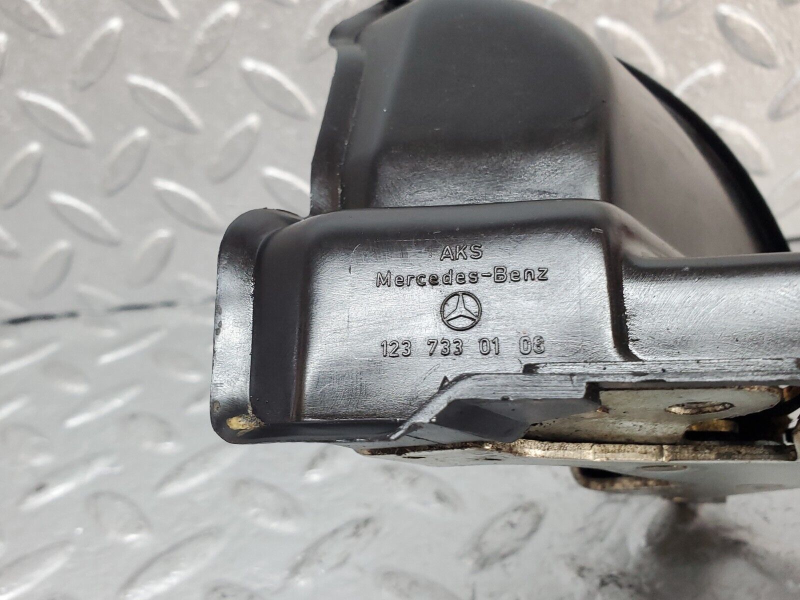 44432 Mercedes-Benz W123 280E Rear Left Door Lock Mechanism 1237230108