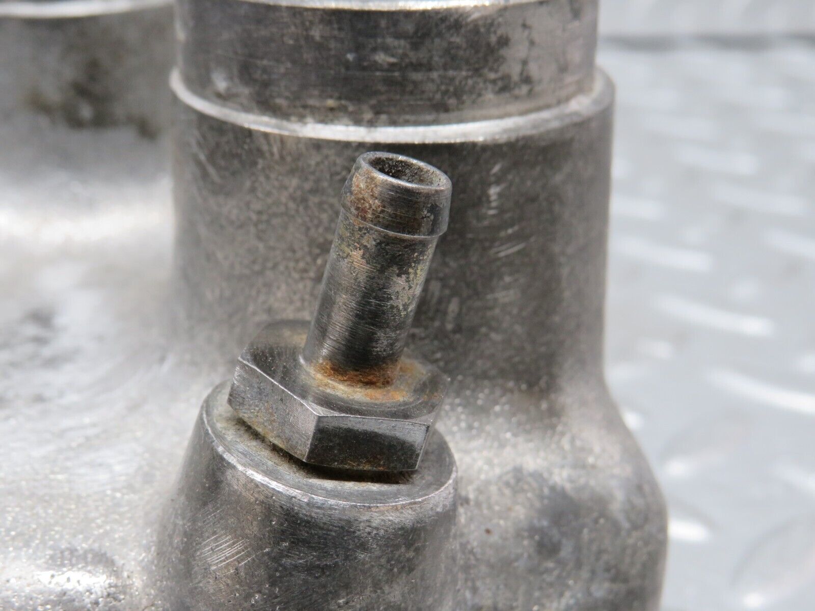 33081 Mercedes-Benz C107 R107 350 V8 Air Intake Manifold 1161412201