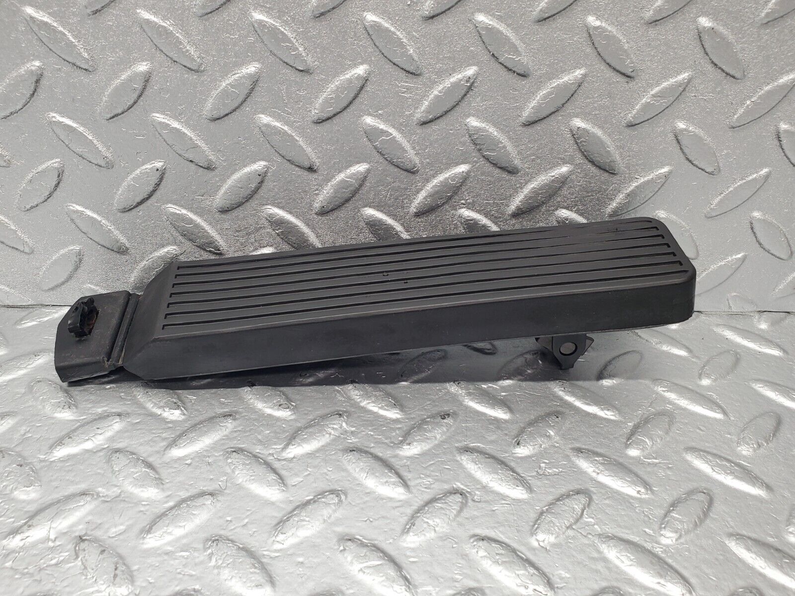 46362 Mercedes-Benz C123 280CE Coupe Accelerator Pedal With Rubber 1233010082