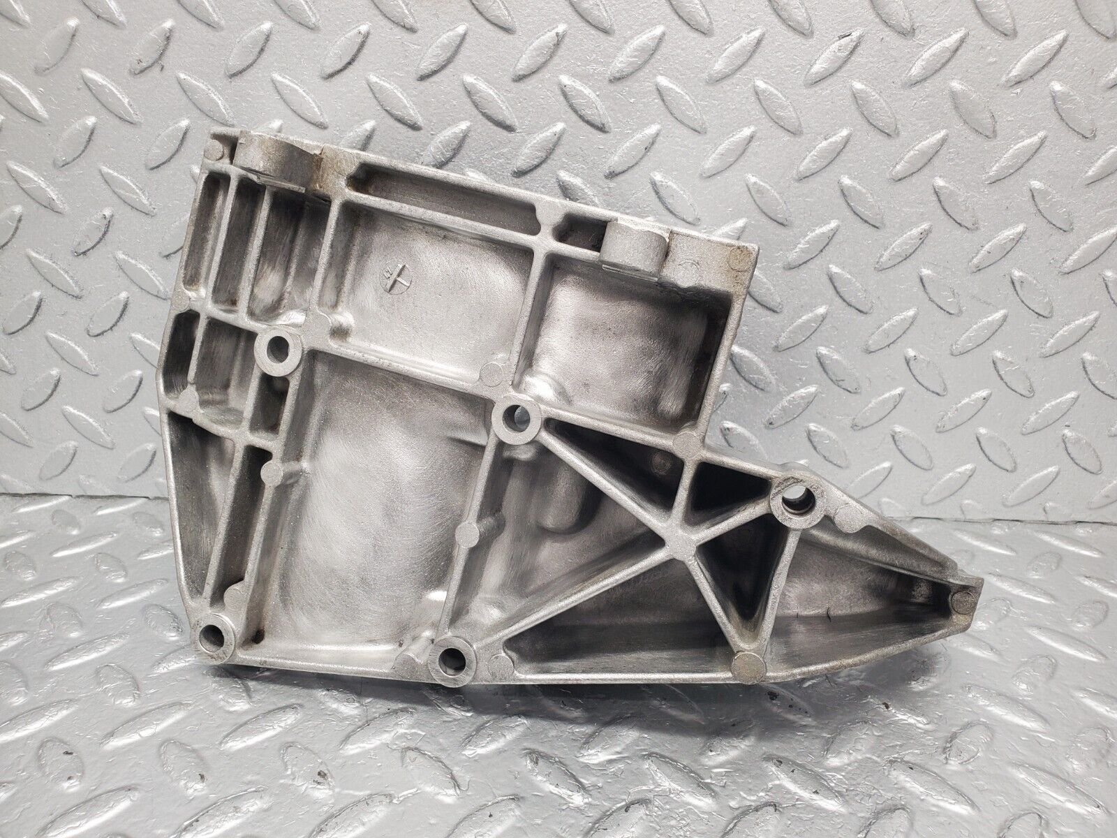 46161 Mercedes-Benz W124 280E Alternator Generator Bracket 1041550135