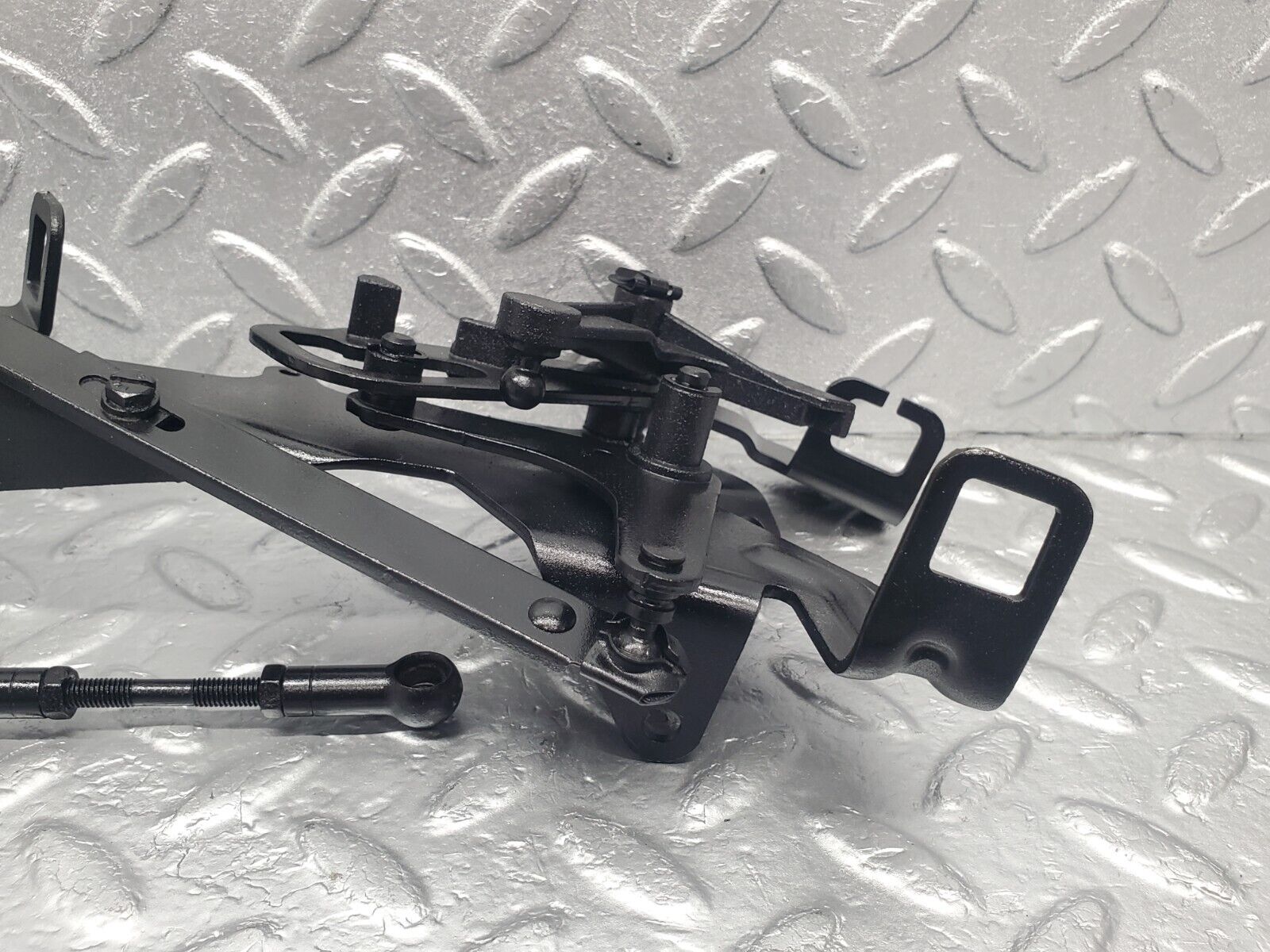 46187 Mercedes-Benz W124 280E Throttle Linkage 1040702321