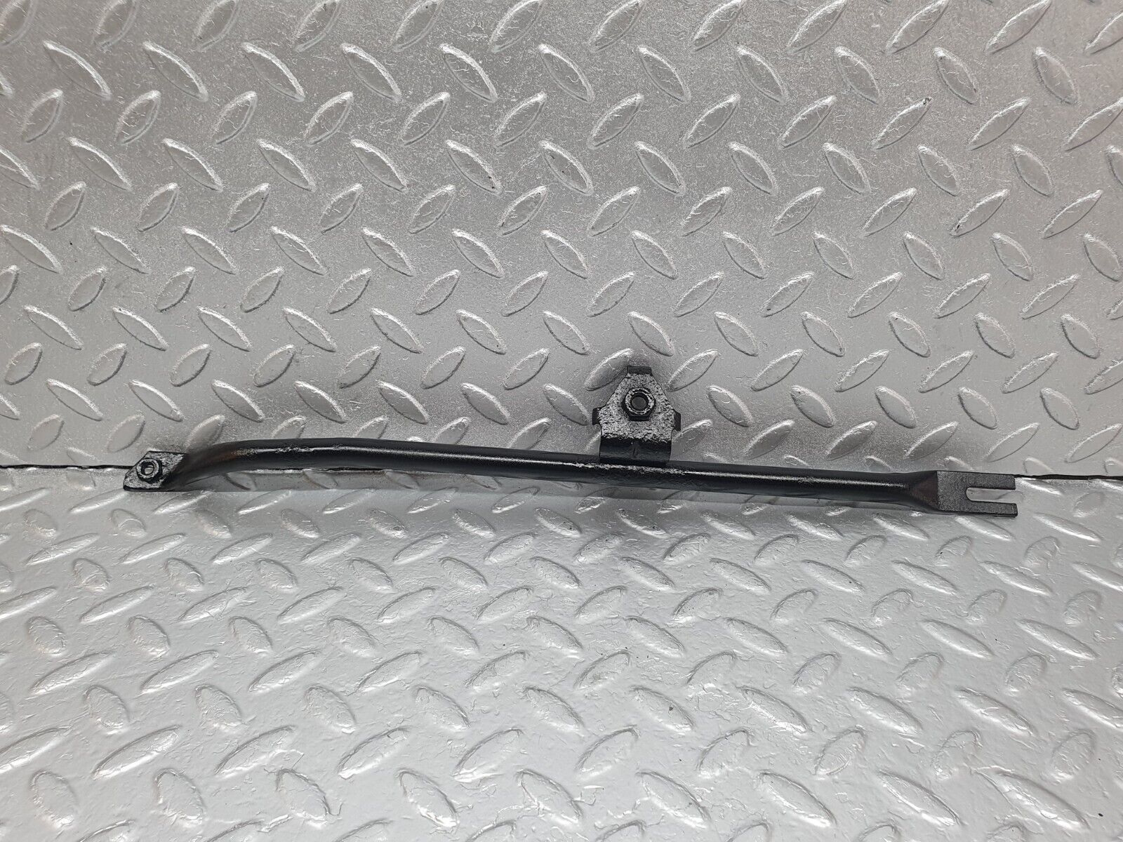 43579 Mercedes-Benz C126 380SEC Coupe Horn Bracket